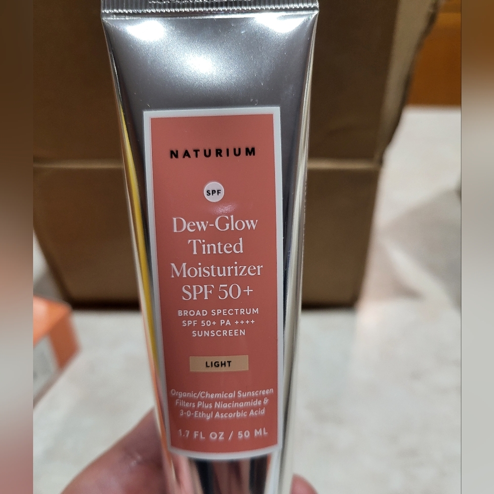 Naturium's Dew-Glow Tinted Moisturizer SPF 50 In Shade LIGHT - Picture 3 of 4